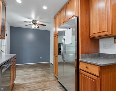 8207 Cedar Landing Court - Photo Thumbnail 15