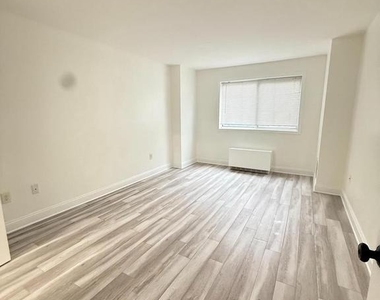 2059 Huntington Avenue - Photo Thumbnail 17