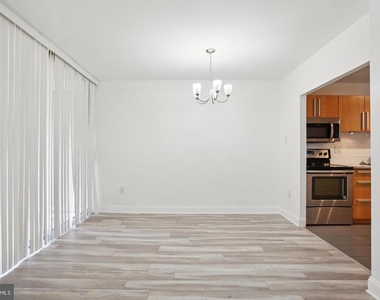 2059 Huntington Avenue - Photo Thumbnail 7
