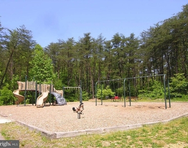 6380 Michael Robert Drive - Photo Thumbnail 17