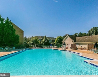 6380 Michael Robert Drive - Photo Thumbnail 15