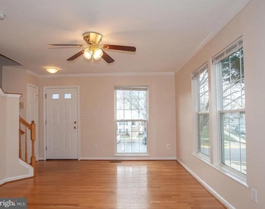 6380 Michael Robert Drive - Photo Thumbnail 9