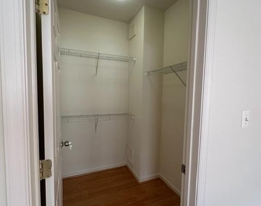 2664 Manhattan Place - Photo Thumbnail 21