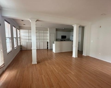 2664 Manhattan Place - Photo Thumbnail 2