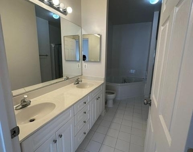 2664 Manhattan Place - Photo Thumbnail 14