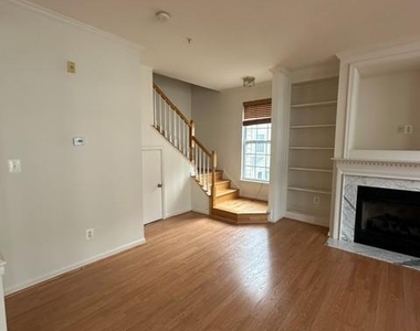 2664 Manhattan Place - Photo Thumbnail 5