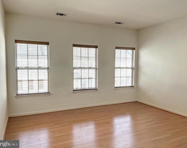 2664 Manhattan Place - Photo Thumbnail 9