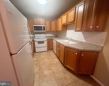 140 Lexington Court - Photo Thumbnail 7