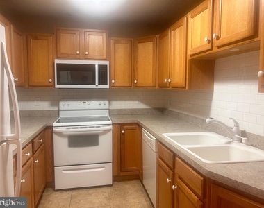 140 Lexington Court - Photo Thumbnail 4