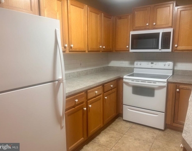 140 Lexington Court - Photo Thumbnail 5