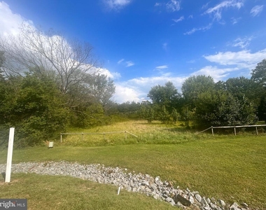 140 Lexington Court - Photo Thumbnail 2