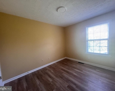 140 Lexington Court - Photo Thumbnail 10