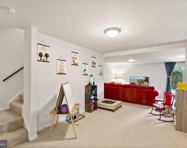 711 Acorn Court - Photo Thumbnail 16