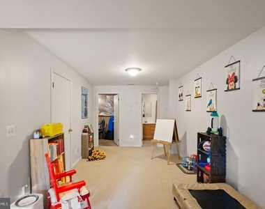 711 Acorn Court - Photo Thumbnail 17