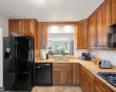 711 Acorn Court - Photo Thumbnail 3