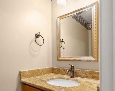 711 Acorn Court - Photo Thumbnail 9