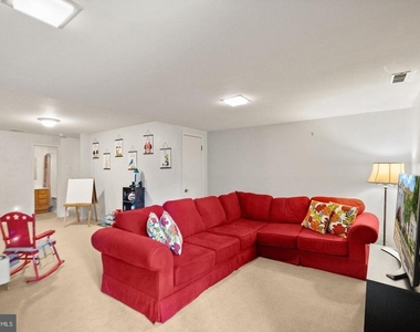 711 Acorn Court - Photo Thumbnail 19