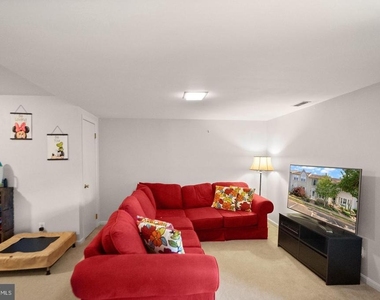 711 Acorn Court - Photo Thumbnail 18