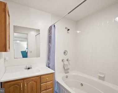 711 Acorn Court - Photo Thumbnail 20