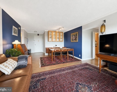 307 Yoakum Parkway - Photo Thumbnail 1