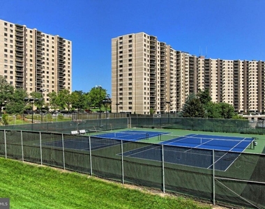 307 Yoakum Parkway - Photo Thumbnail 14