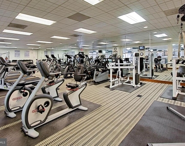 307 Yoakum Parkway - Photo Thumbnail 19