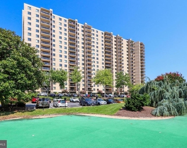 307 Yoakum Parkway - Photo Thumbnail 23