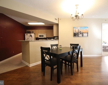1200 Braddock Place - Photo Thumbnail 4