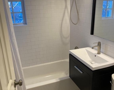 1630 W Abingdon Drive - Photo Thumbnail 15