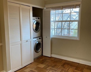 1630 W Abingdon Drive - Photo Thumbnail 9