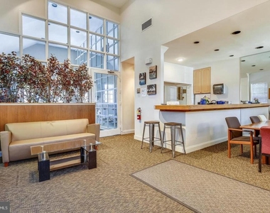 1630 W Abingdon Drive - Photo Thumbnail 21