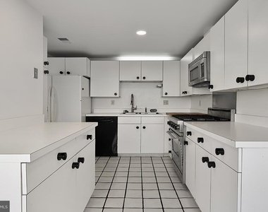 1021 Arlington Boulevard - Photo Thumbnail 4