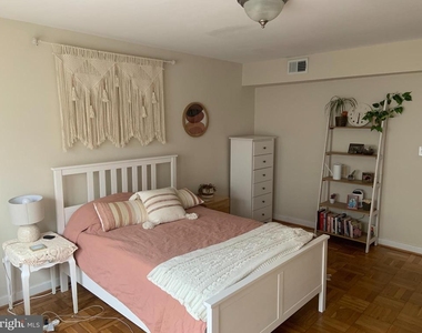 732 N Oakland Street - Photo Thumbnail 12