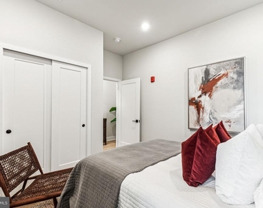 6910 Ridge Avenue - Photo Thumbnail 11