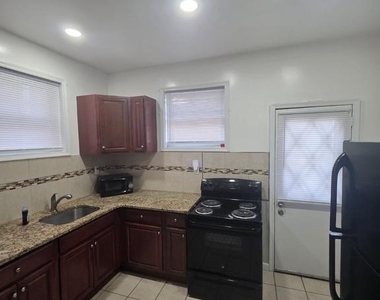 5820 Lansdowne Avenue - Photo Thumbnail 23