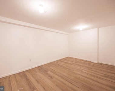 711 W Thompson Street - Photo Thumbnail 7