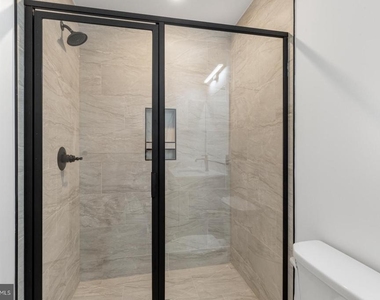2046 E Lehigh Avenue - Photo Thumbnail 12