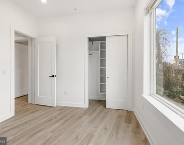 2046 E Lehigh Avenue - Photo Thumbnail 16