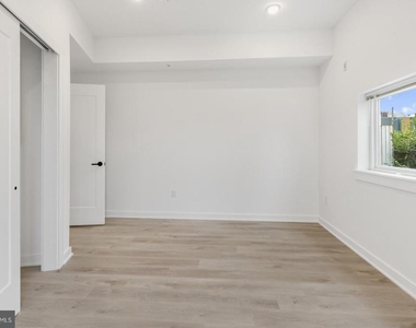 2046 E Lehigh Avenue - Photo Thumbnail 20