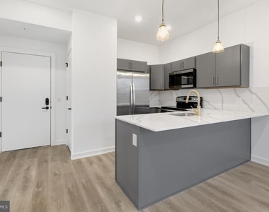 2046 E Lehigh Avenue - Photo Thumbnail 4