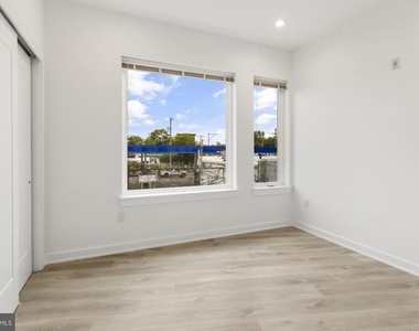 2046 E Lehigh Avenue - Photo Thumbnail 14