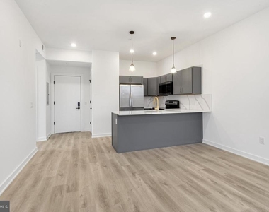 2046 E Lehigh Avenue - Photo Thumbnail 2