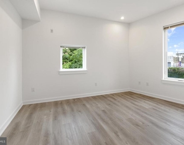 2046 E Lehigh Avenue - Photo Thumbnail 18