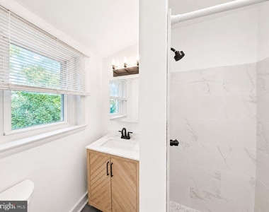 5233 Ridge Avenue - Photo Thumbnail 9