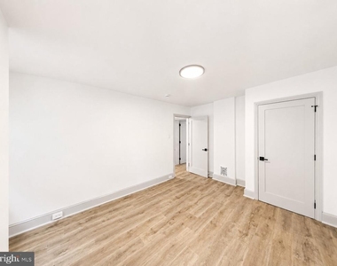 5233 Ridge Avenue - Photo Thumbnail 8