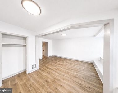 5233 Ridge Avenue - Photo Thumbnail 4
