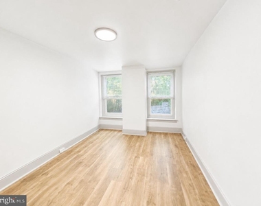 5233 Ridge Avenue - Photo Thumbnail 7