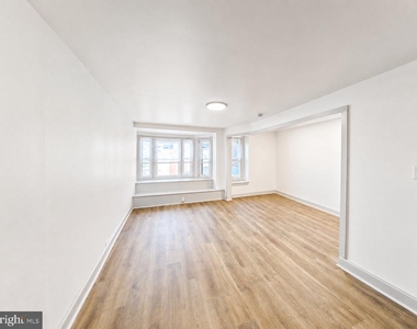 5233 Ridge Avenue - Photo Thumbnail 2