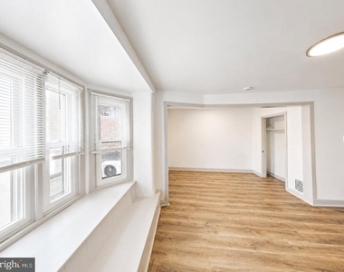 5233 Ridge Avenue - Photo Thumbnail 3