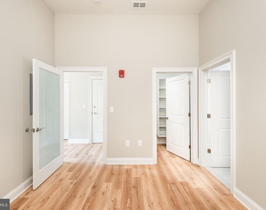 2121 Market Street - Photo Thumbnail 4